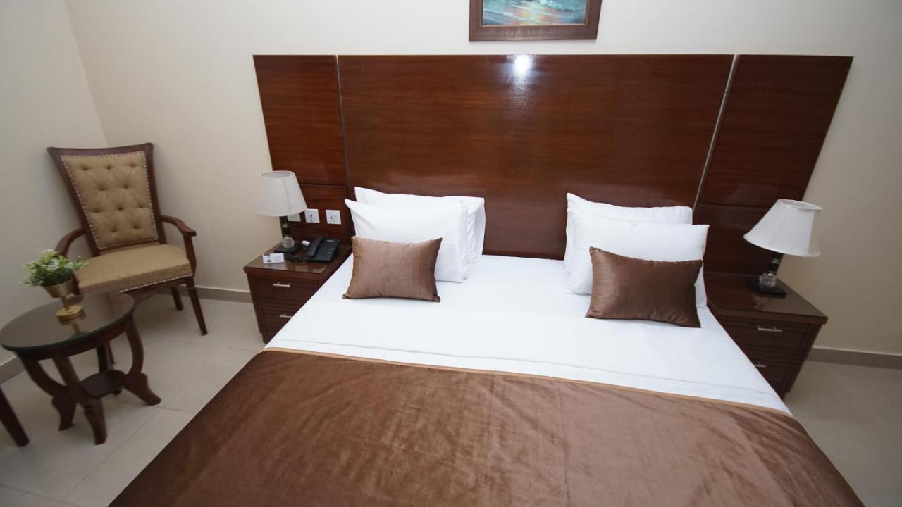 קראצ'י World Inn Hotel מראה חיצוני תמונה